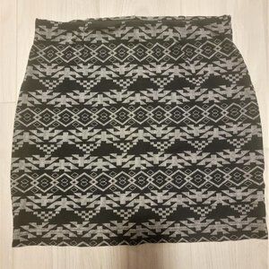 Stretchy Patterned Black and Grey Skirt